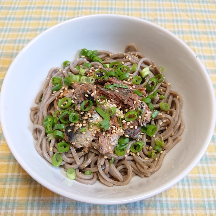 イワシの味噌煮缶の冷やしぶっかけそば